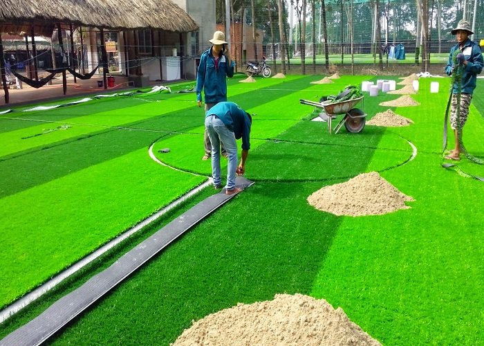 Thi Công Sân Cỏ Nhân Tạo, Sân Chơi Cỏ Nhân Tạo – Giải Pháp Tiện Lợi & Bền V